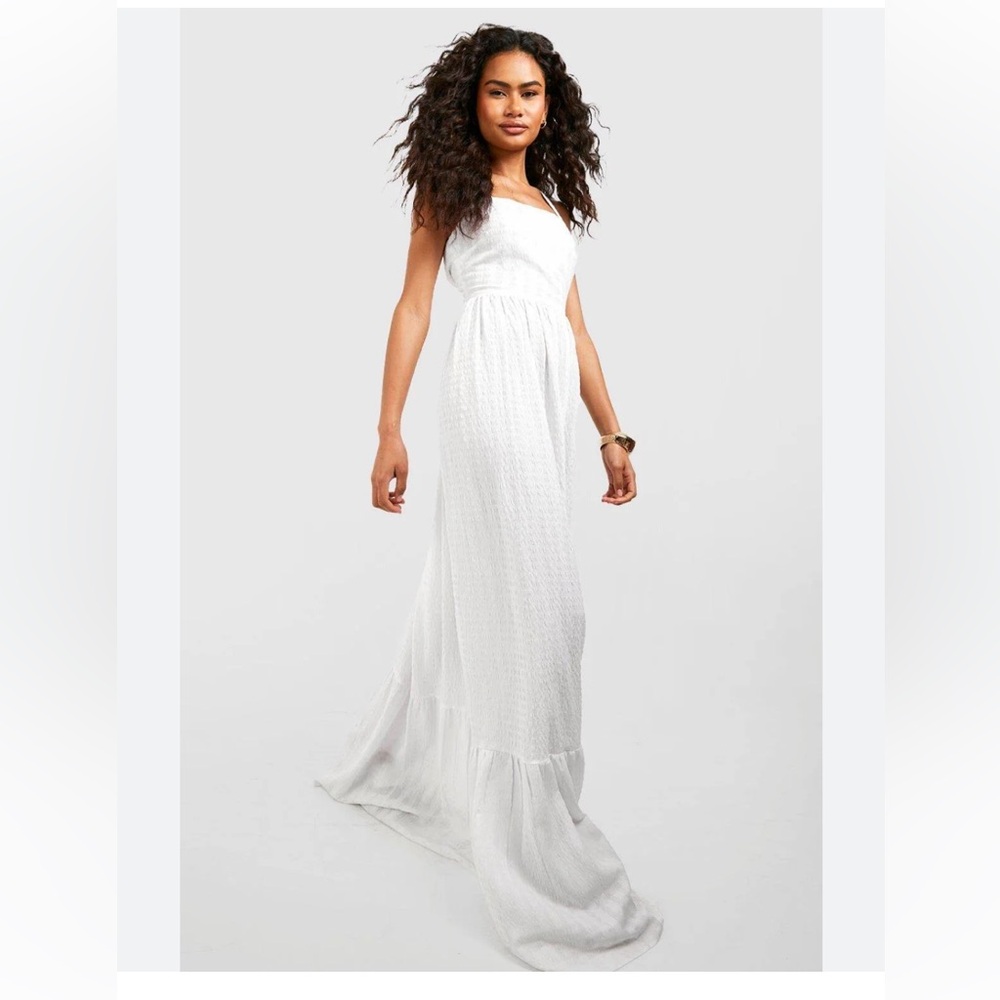 🚦Boohoo White TEXTURED OPEN BACK TIERED MAXI DRESS, size 8